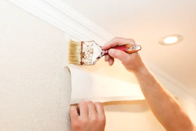 Pose de papier peint à Séguret — revêtements muraux et toiles de verre